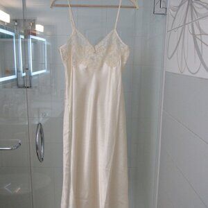 Italian Made DI BEN Candlelight Ecru Satin Night Dress Nightgown--Sz 42/6 NWOTs